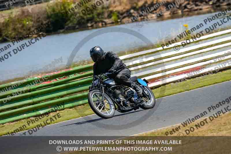 Vintage motorcycle club;eventdigitalimages;mallory park;mallory park trackday photographs;no limits trackdays;peter wileman photography;trackday digital images;trackday photos;vmcc festival 1000 bikes photographs